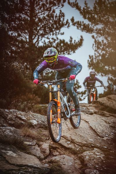 Schwalbe Pneu Tacky Chan 27.5x2.40 SuperDownhill Addix UltraSoft TL-Easy black  Produktbild 3