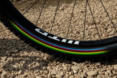 Vittoria Pneu Mezcal 29x2.35 TLR schwarz UCI Rainbow Edition  Produktbild 2
