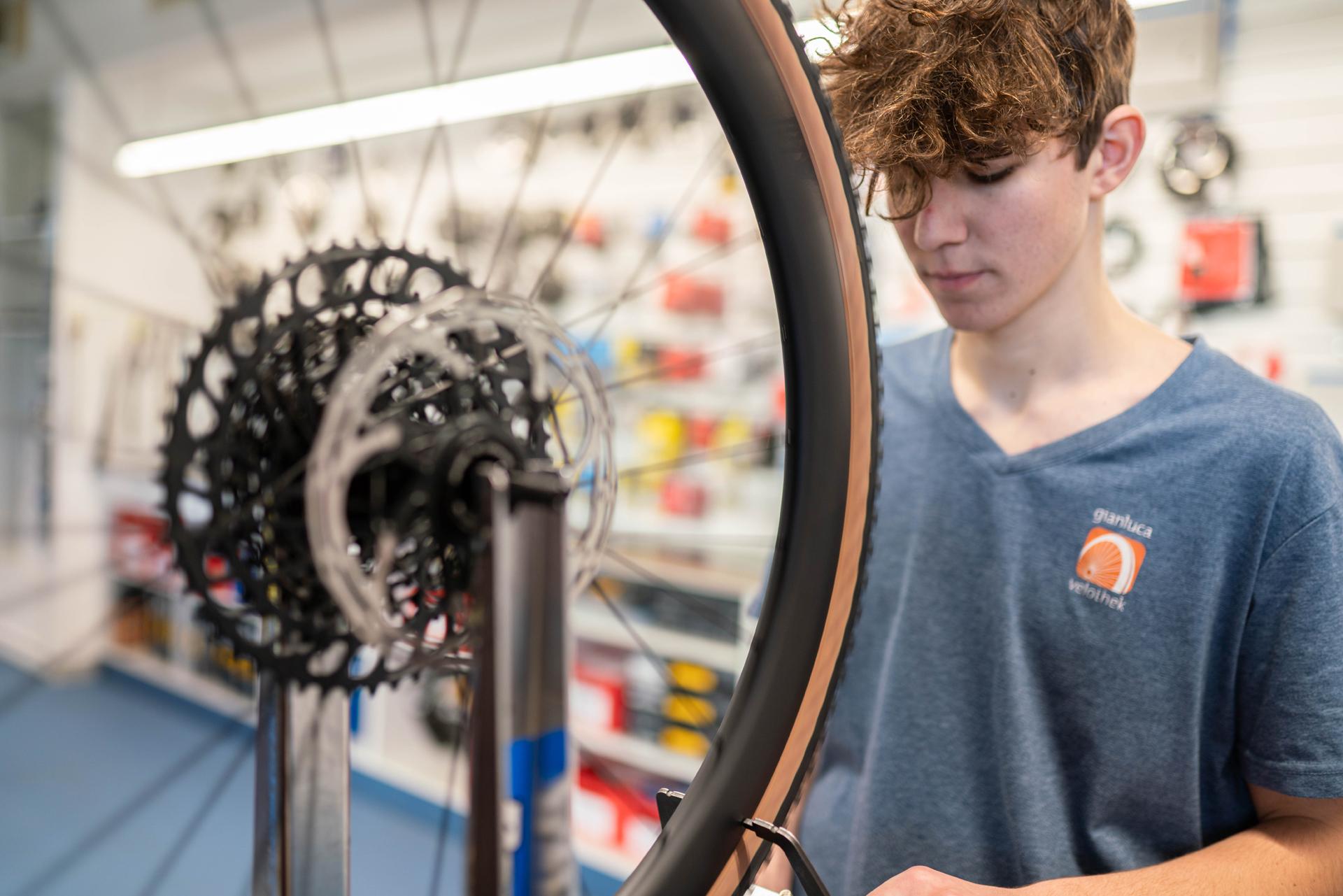  - Velothek AG B&uuml;tschwil